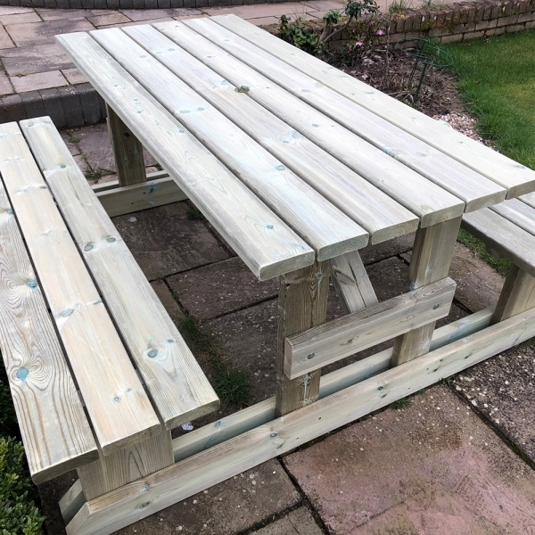 H-frame 8 seater walk in picnic bench